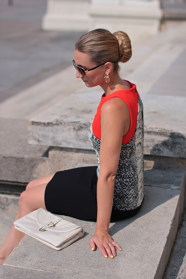shift dress - Mango by Designer Outlet Parndorf / red patent leather pumps - Mango / white clutch - Forever 21 / bracelets - LookbookStore, Forever 21 / earrings - Forever 21 / sunglasses - New Yorker / collected by Katja / collectedbykatja / Austrian fashion blog / Modeblog Österreich