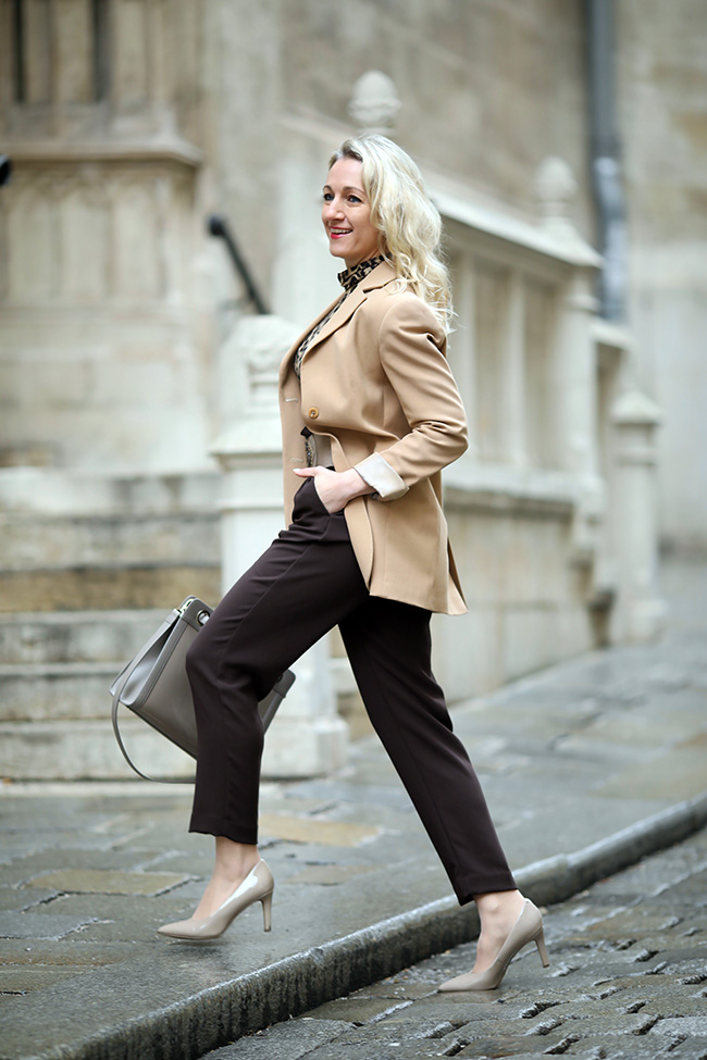 collected by Katja, lifestyle blog Österreich, Ü40 Blog, Ü40 Outfit, Modetrends 2019, fashion trends 2019, animal print outfit, Leo Outfit, nude Blazer, nude Pumps