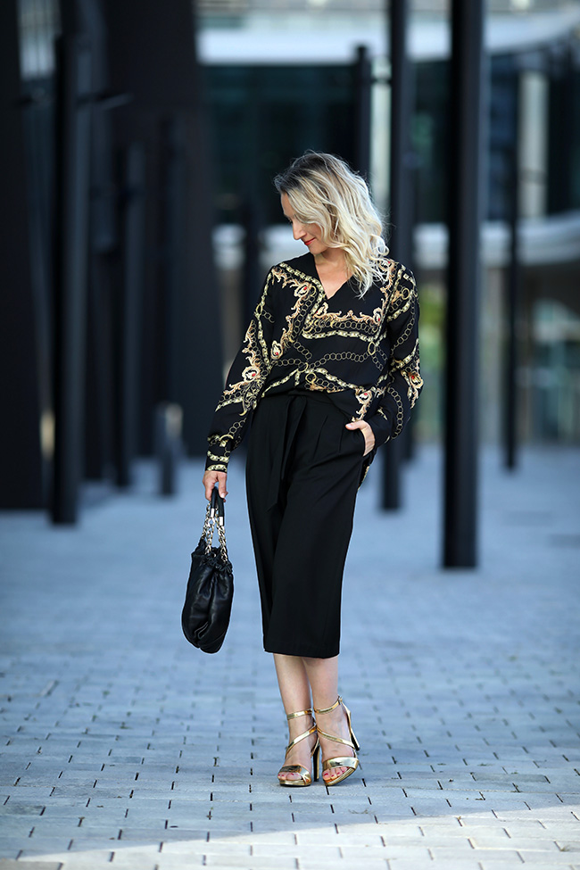 collected by Katja, lifestyle blog, Ü40 Modeblog, fashion over 40, Styling Culottes, Sommer Outfit, Modetrends Herbst 2019, High Heels gold Outfit